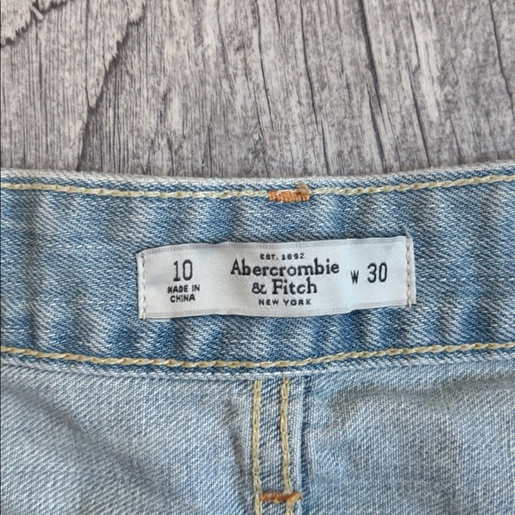 Abercrombie & Fitch Distressed Boyfriend Short - Picture 5 of 6